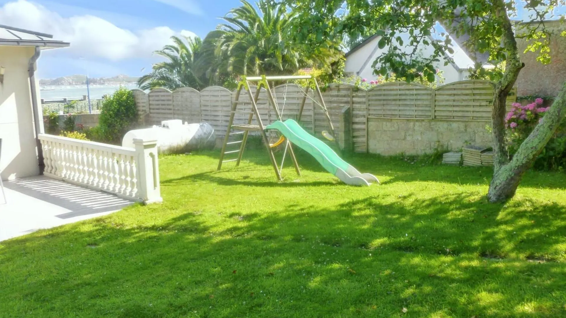 Holiday home Maison Charmante A Plougasnou + Vue Mer France