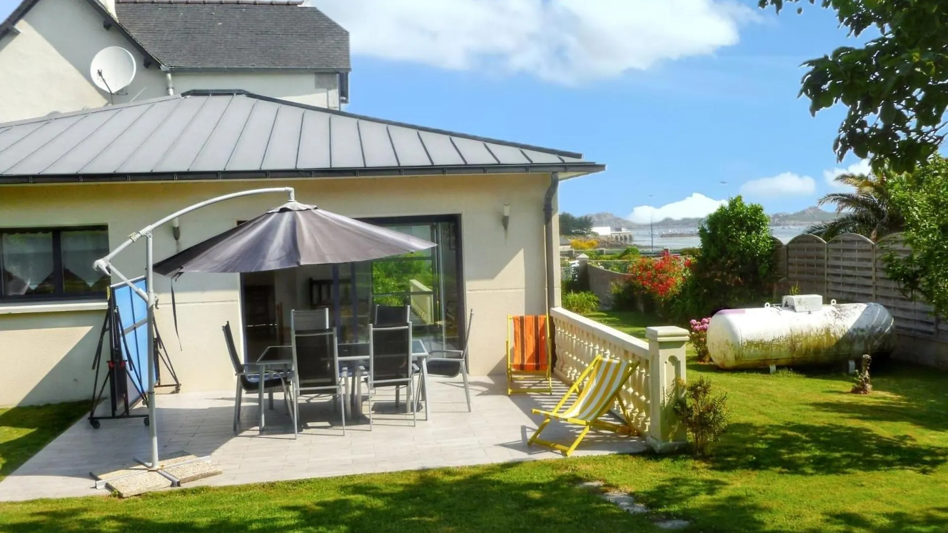 Holiday home Maison Charmante A Plougasnou + Vue Mer