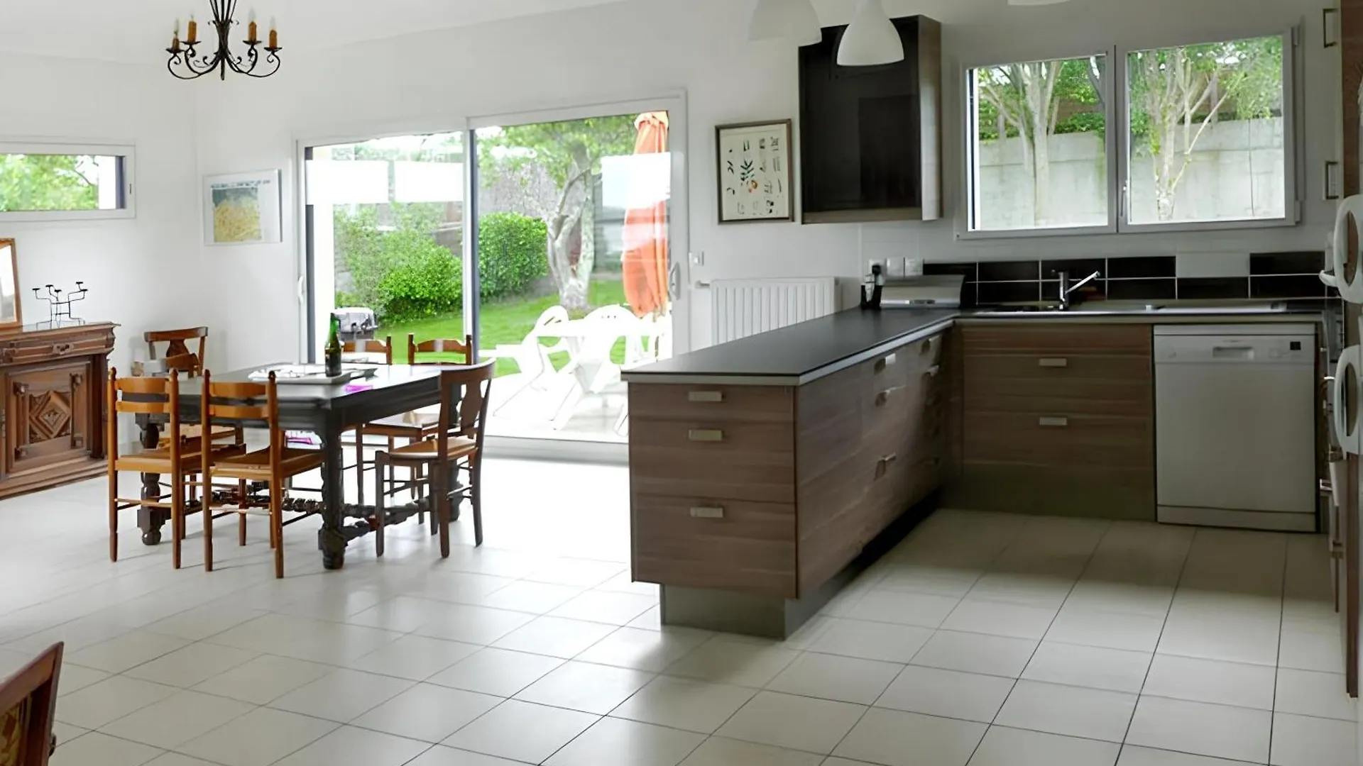 Holiday home Maison Charmante A Plougasnou + Vue Mer